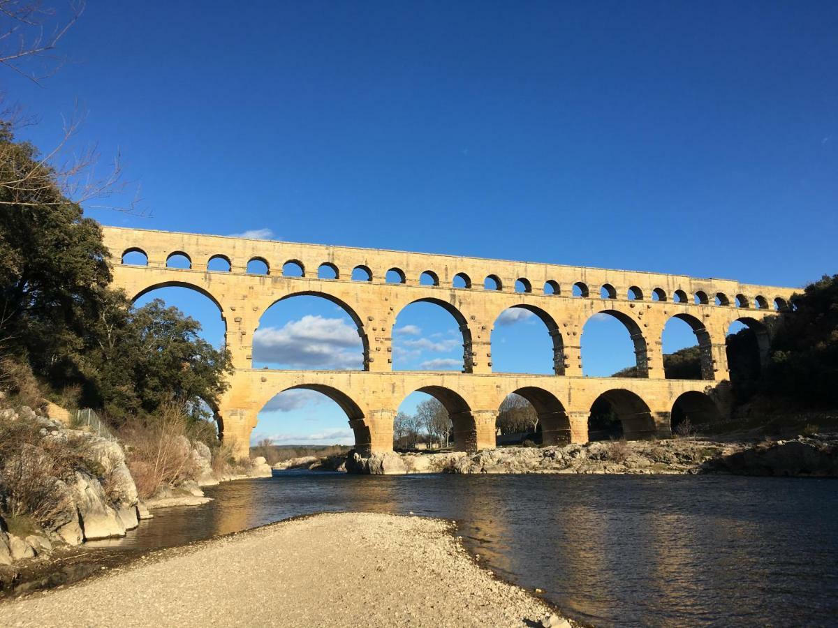 A Gauche Du Pont Hotel Vers Pont du Gard Luaran gambar