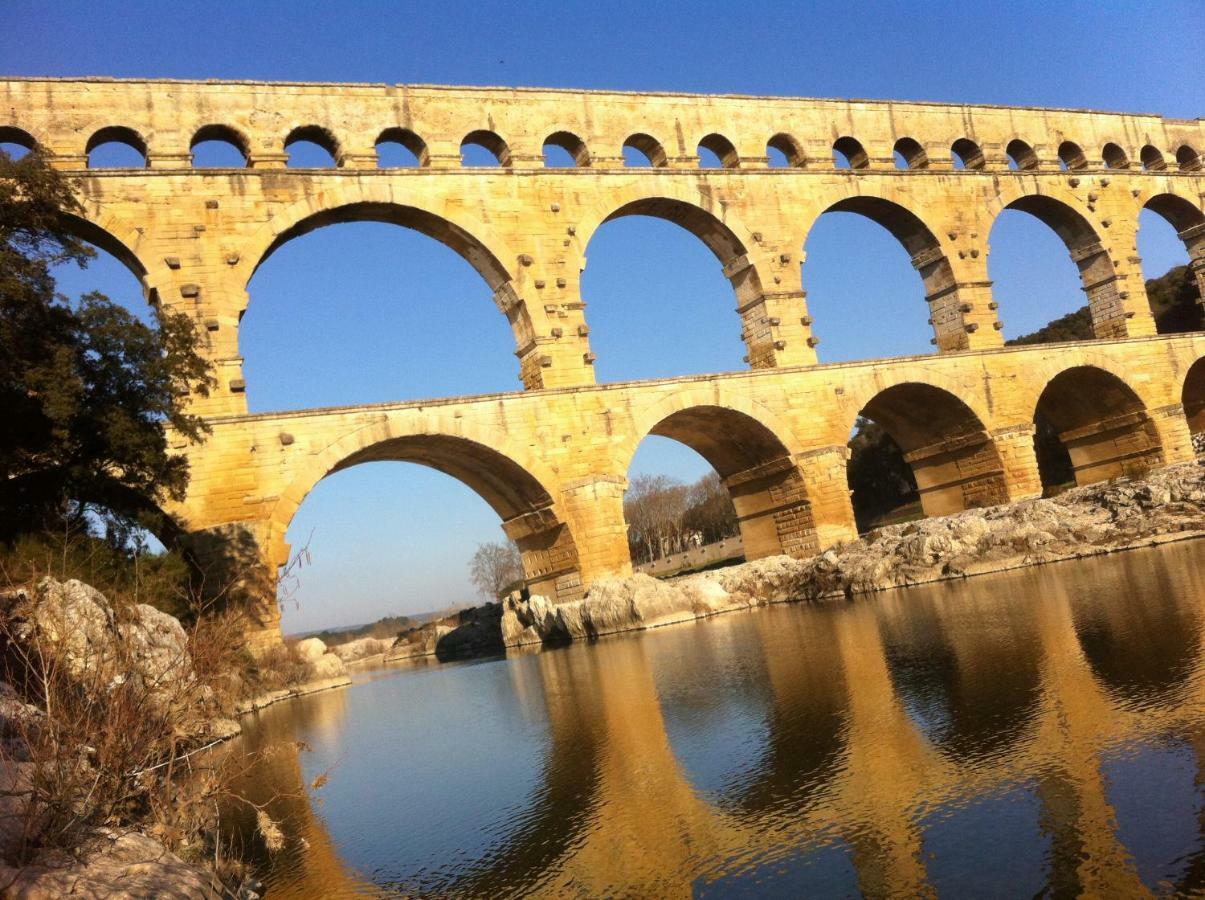 A Gauche Du Pont Hotel Vers Pont du Gard Luaran gambar