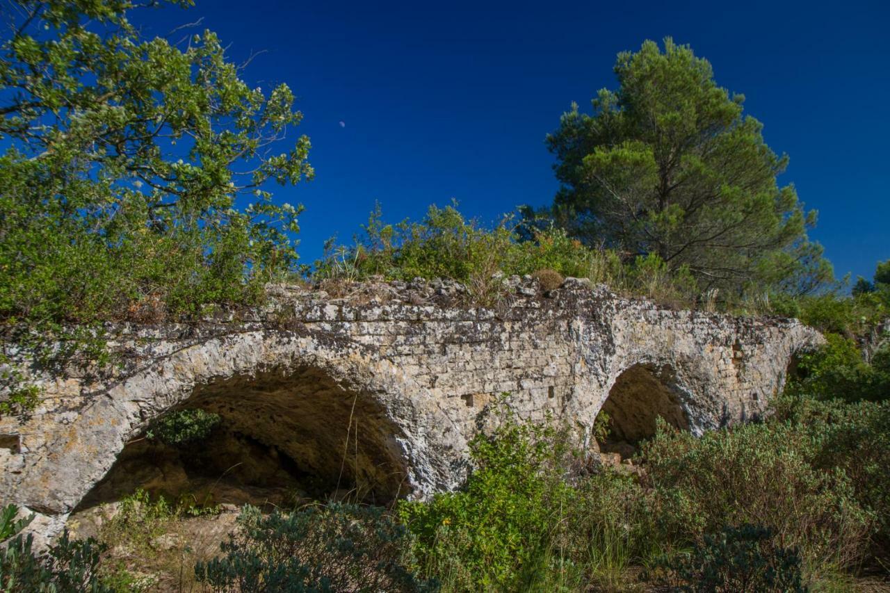 A Gauche Du Pont Hotel Vers Pont du Gard Luaran gambar
